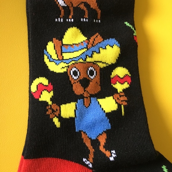SOCKS chihuahua cactus pepper maracas Mexico hat - Picture 4 of 8